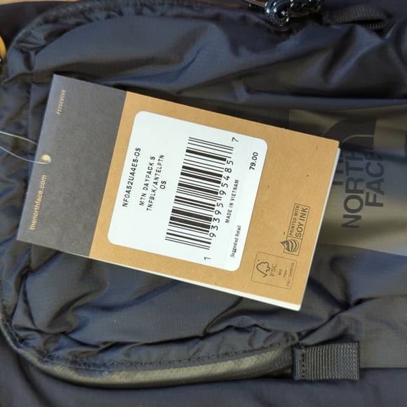 THE NORTH FACE Mountain Daypack/Backpack Black $79 NEW - Picture 3 of 7